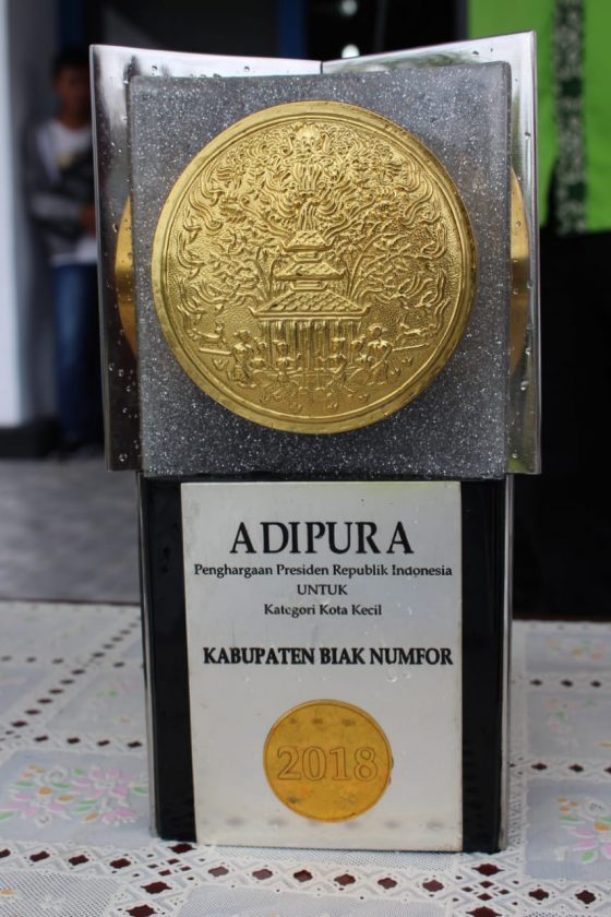 Piala Adipura Kabupaten Biak Numfor tahun 2018. Dok/red