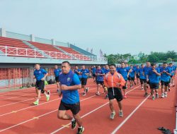 Semangat Kapten Suyani Lari Aerobik Dengan Anggota di Stadion Joyokusumo Pati