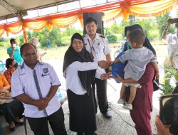 Cegah Kasus Stunting Pemerintah Kabupaten Sorong Salurkan 550 Paket Bantuan Makanan Sehat Bergizi Bagi Bagi 4 Kampung