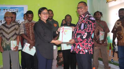 Pj. Bupati Sorong Launching GeMaPaTas 474 Patok Sekaligus Serahkan 906 Sertifikat Bagi Masyarakat Walal Distrik Salawati