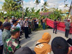 Ormas dan Suku Moi Lakukan Aksi Pemalangan Jalan SP III Mariat Tuntut “Ungkap Pelaku Tabrak Lari”