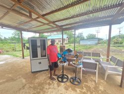 Pemerintah Pusat Serahkan Inventaris untuk Sekretariat Kepala Suku Biak di Sorong