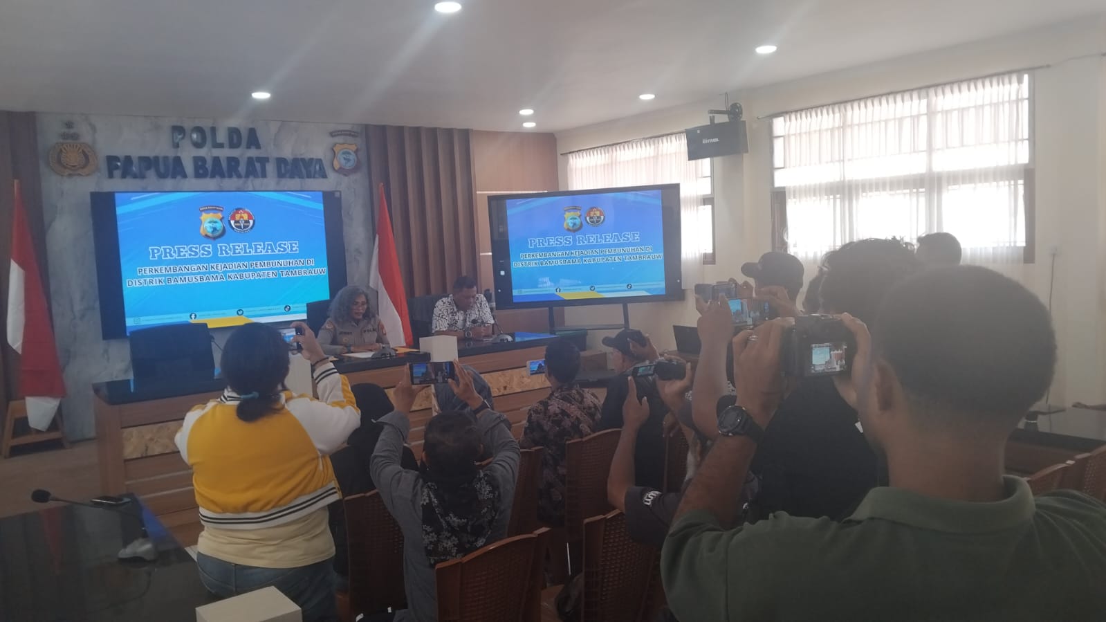 Keterangan pers terkait pembunuhan 2 nakes di Tambrauw, Kamis (19/3/2026) di Mapolda PBD. Dok/bidhumaspbd/red