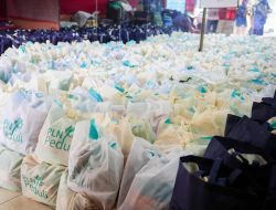 Bantu Ringankan Pengeluaran Warga, PLN Salurkan Ribuan Paket Sembako ke Masyarakat di Papua Barat