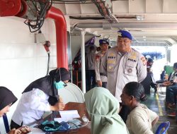 Sambut HUT Bhayangkara ke-80, Ditpolairud dan Biddokkes Polda Papua Barat Daya Gelar Pengobatan Gratis untuk 156 Nelayan di Sorong
