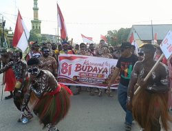 Tarian Lao-Lao Suku Imekko Pukau Ribuan Warga dalam Karnaval HUT RI ke-81 di Aimas